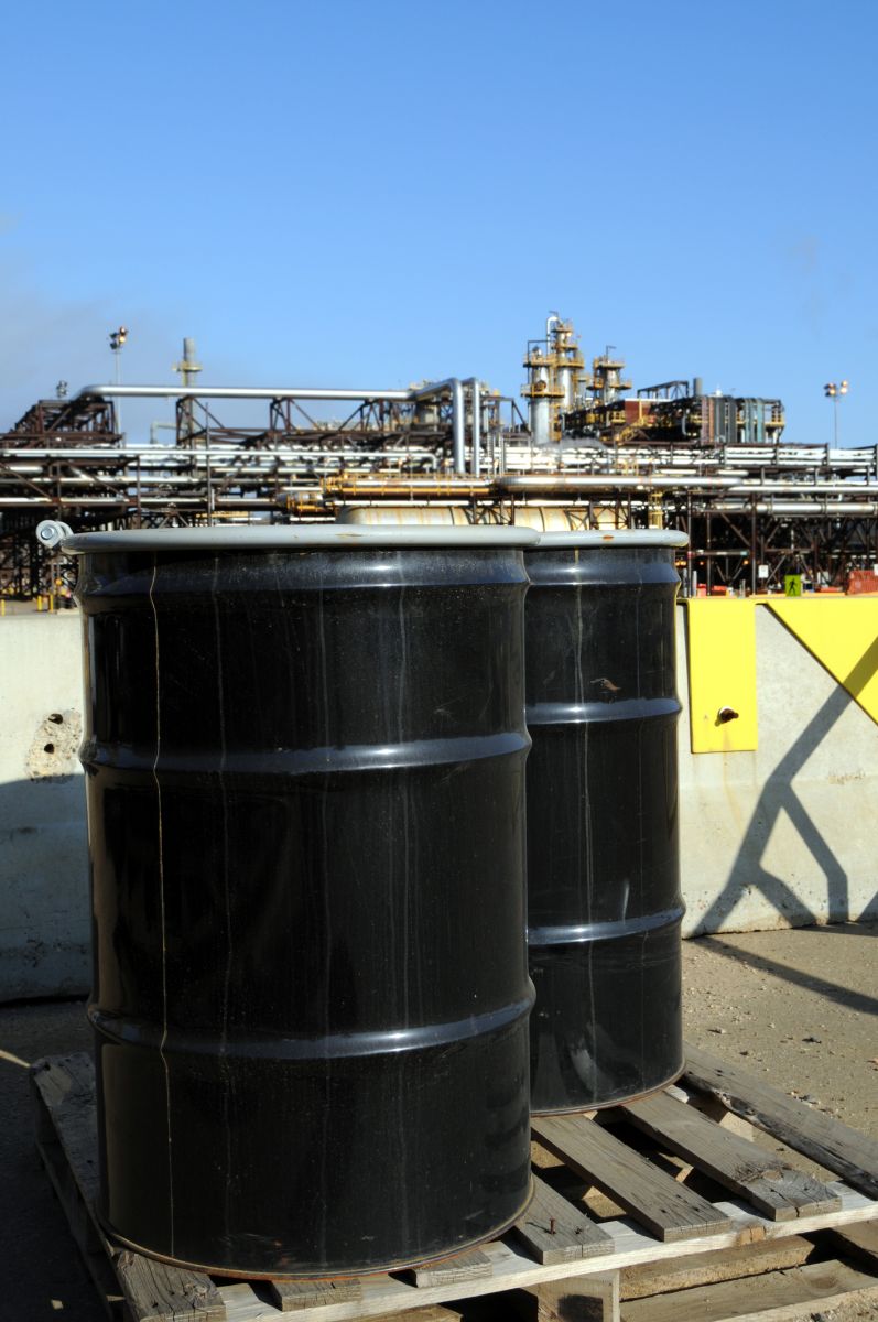 Crude Oil Prices Erase Early Gains as the Dollar Strengthens