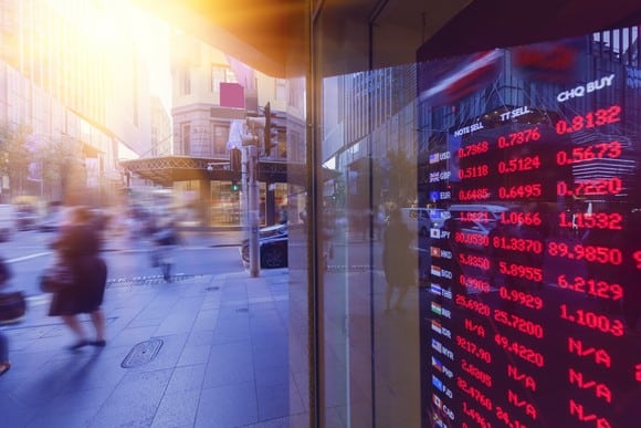 The Best TSX Stocks to Buy Now If You Want Both Income and Growth